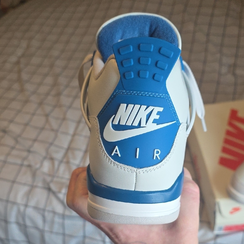 Jordan Sneakers White and Blue - Picture 5 of 14